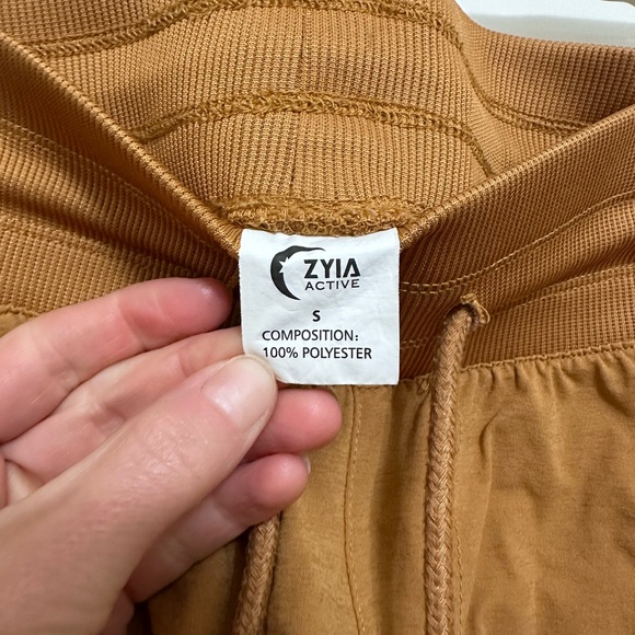 ZYIA Dark Khaki Canyon Shorts (S) - Picture 2 of 4